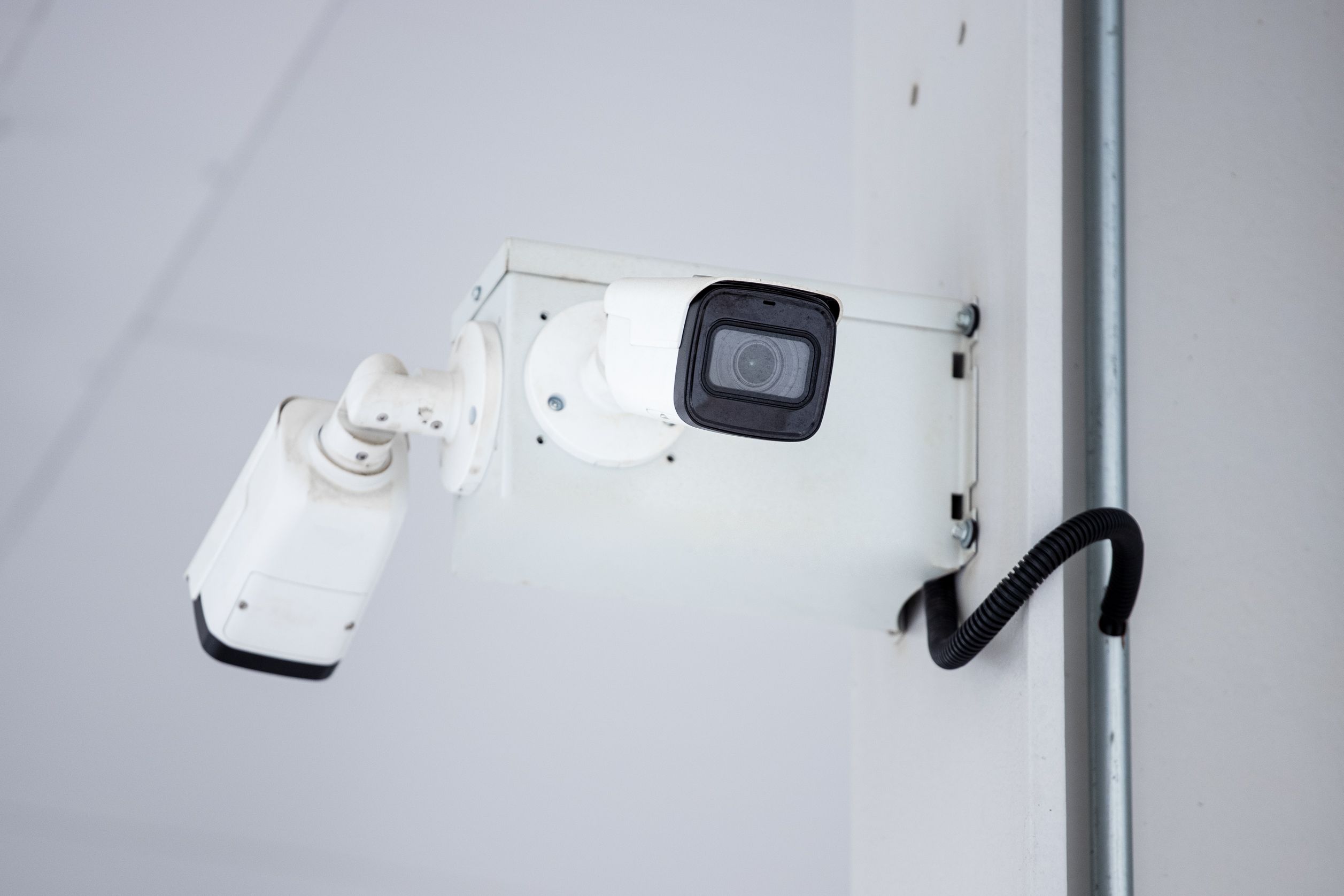 Cámaras de videovigilancia instaladas para monitoreo de seguridad